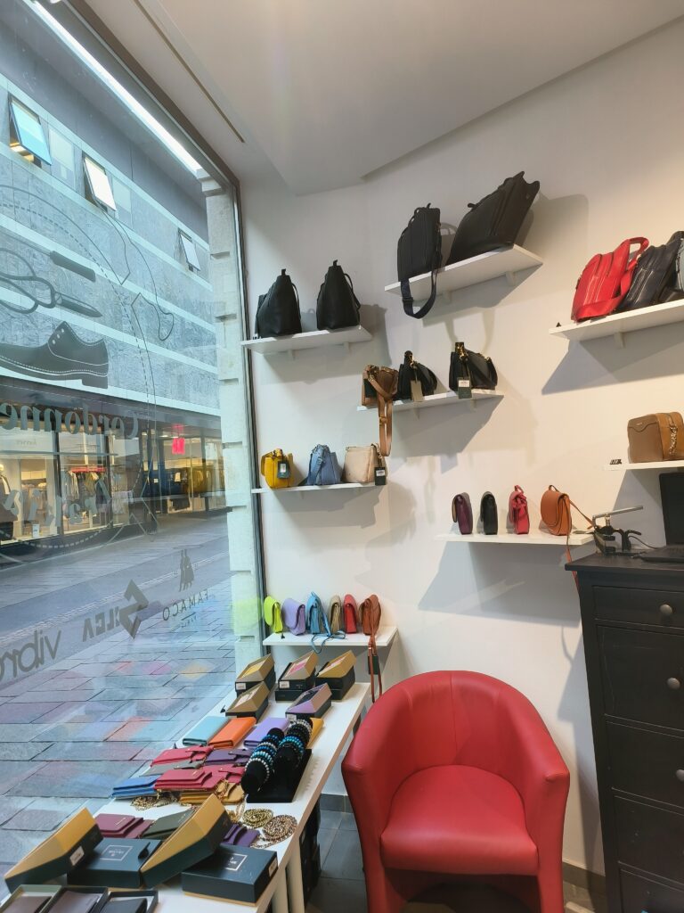 img20250915182827 img20250915182827